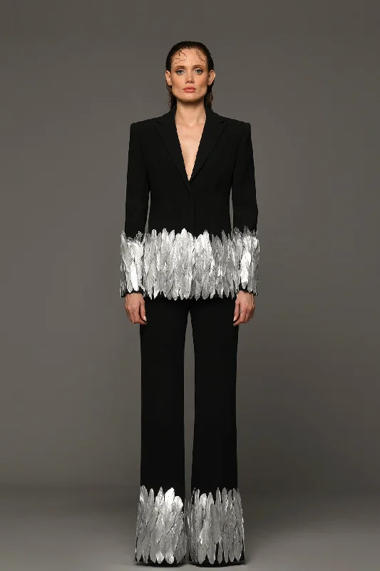 Crepe suit featuring silver feathers