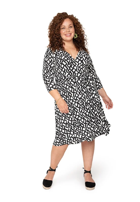 Leota's Curve Women Wrap 3/4 Sleeve Dress Zig Zag Black White