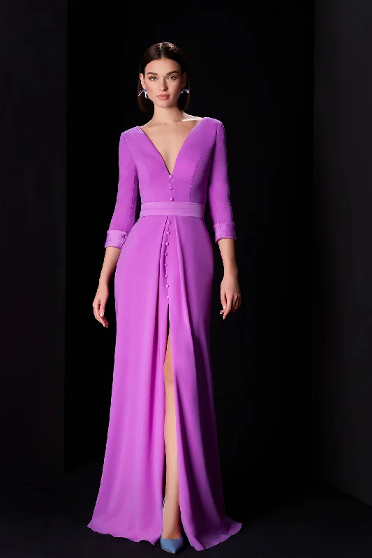 Plunging neckline 3/4 sleeves crepe dress