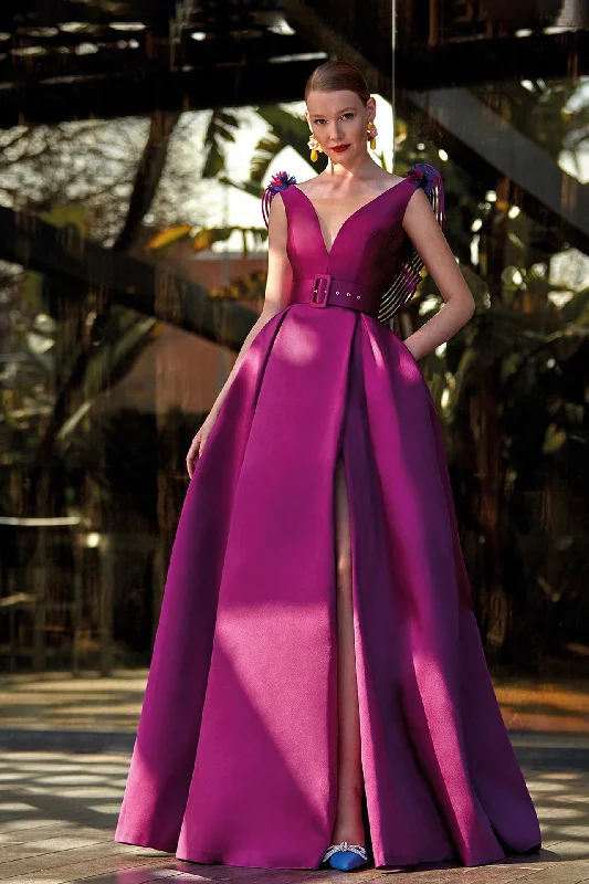 Sleeveless voluminous belted satin dress